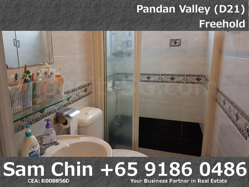 Pandan Valley – 2+Study – Common Bathroom